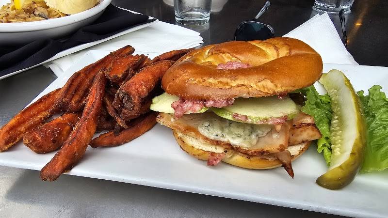 Pourhouse Bar & Grill